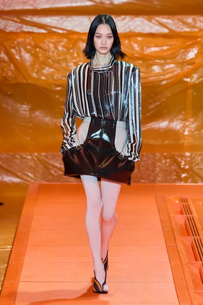 Look 25